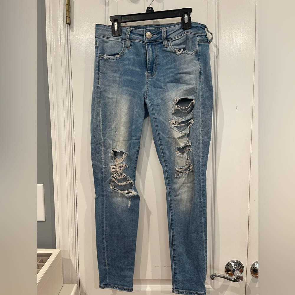 American Eagle light washed skinny jeans